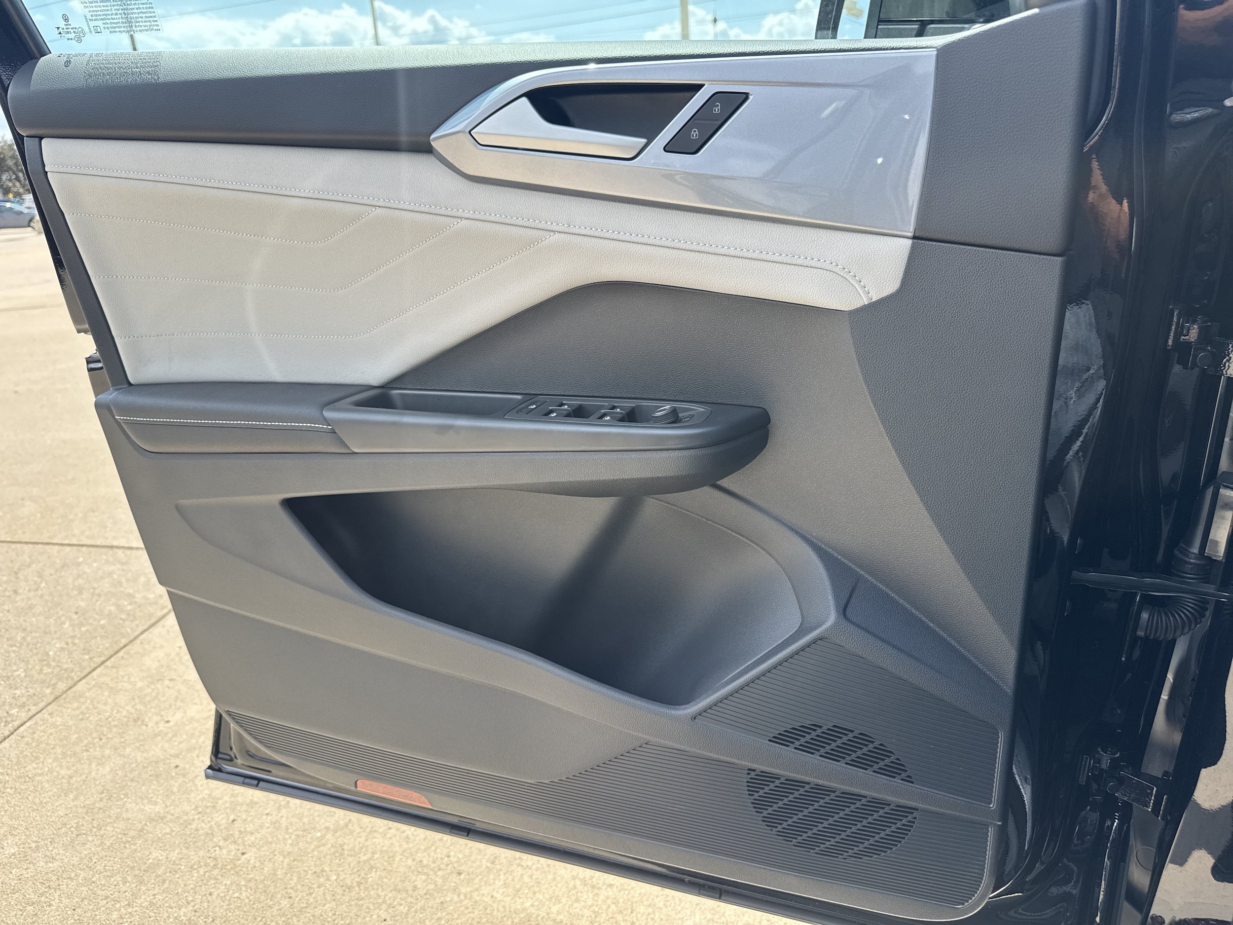 New 2026 Volkswagen Taos SEL AWD/4WD image 11