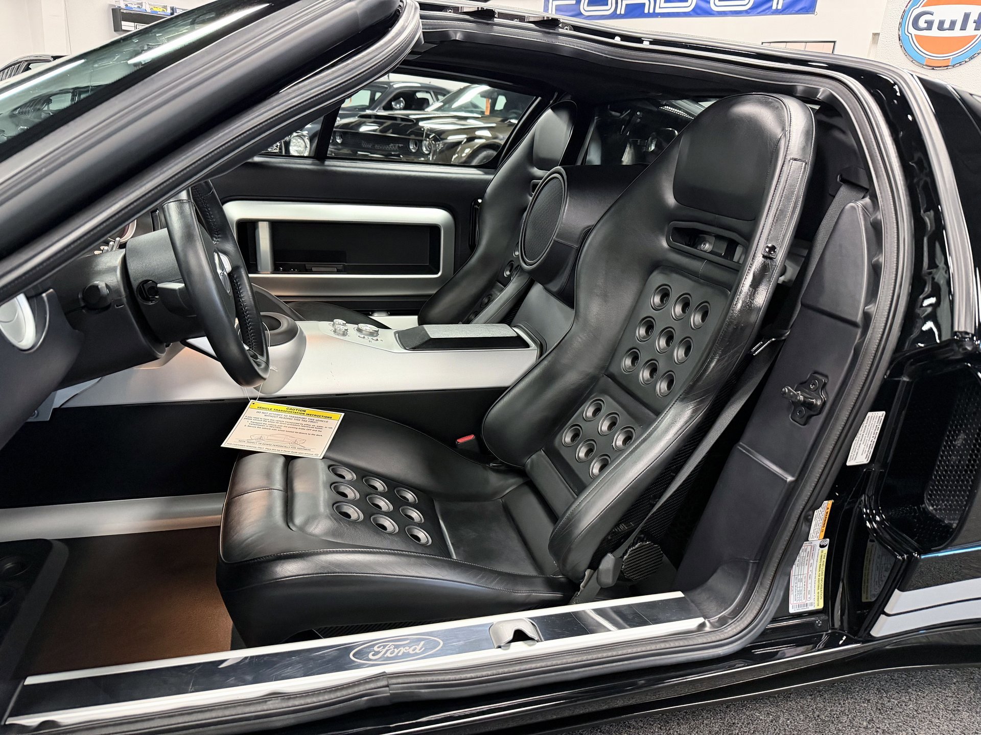 Used 2005 Ford GT image 21