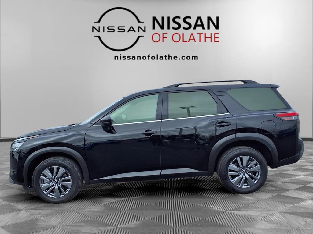 Used 2025 Nissan Pathfinder SV image 17