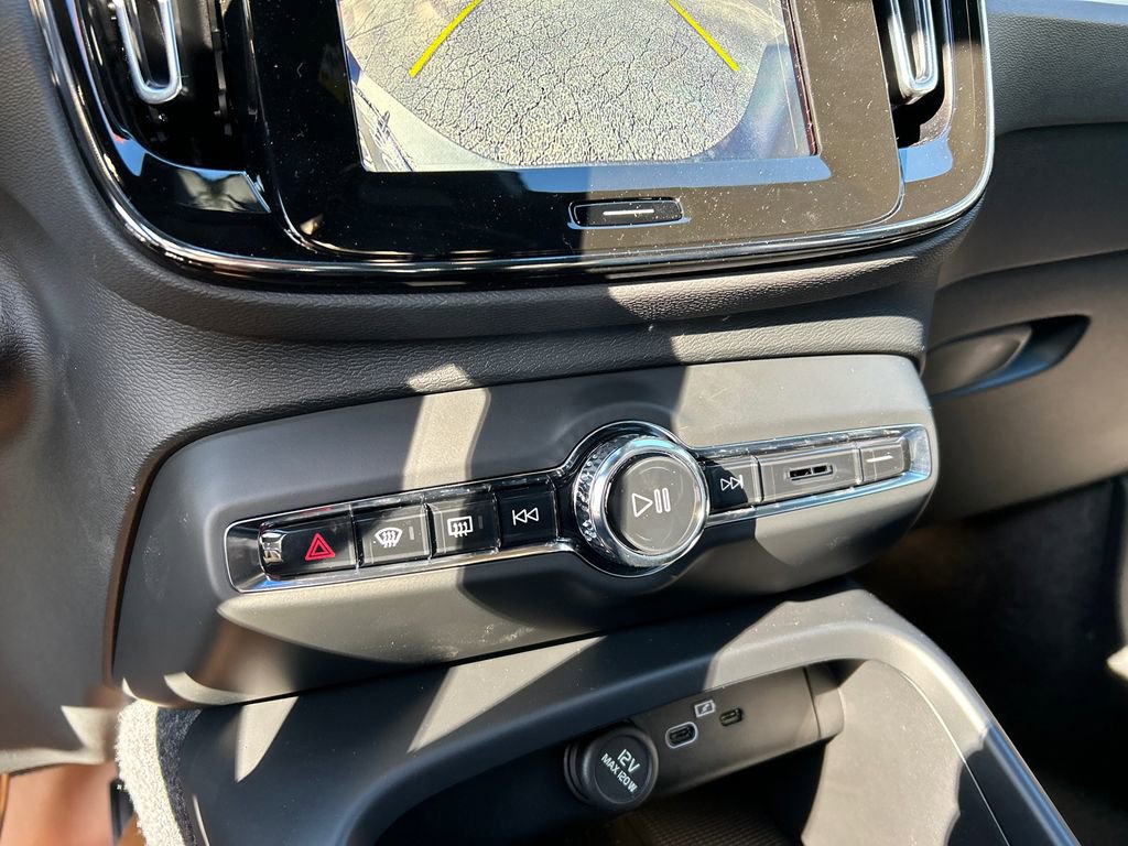 New 2026 Volvo XC40 B5 Ultra w/ Climate Package AWD/4WD image 18