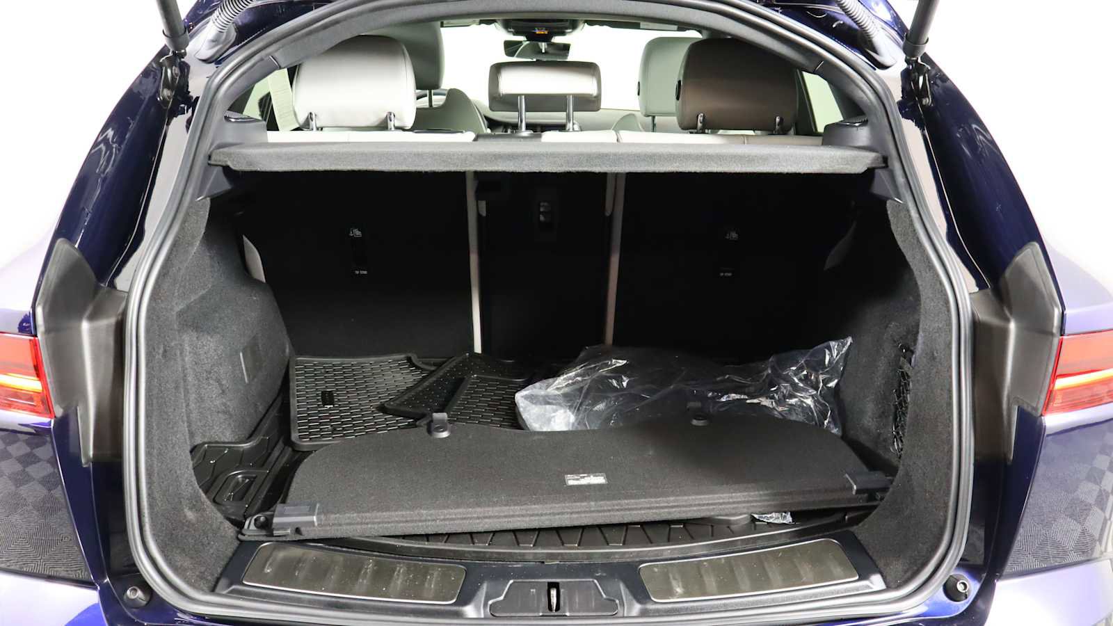 Used 2024 Jaguar E-PACE R-Dynamic SE image 24