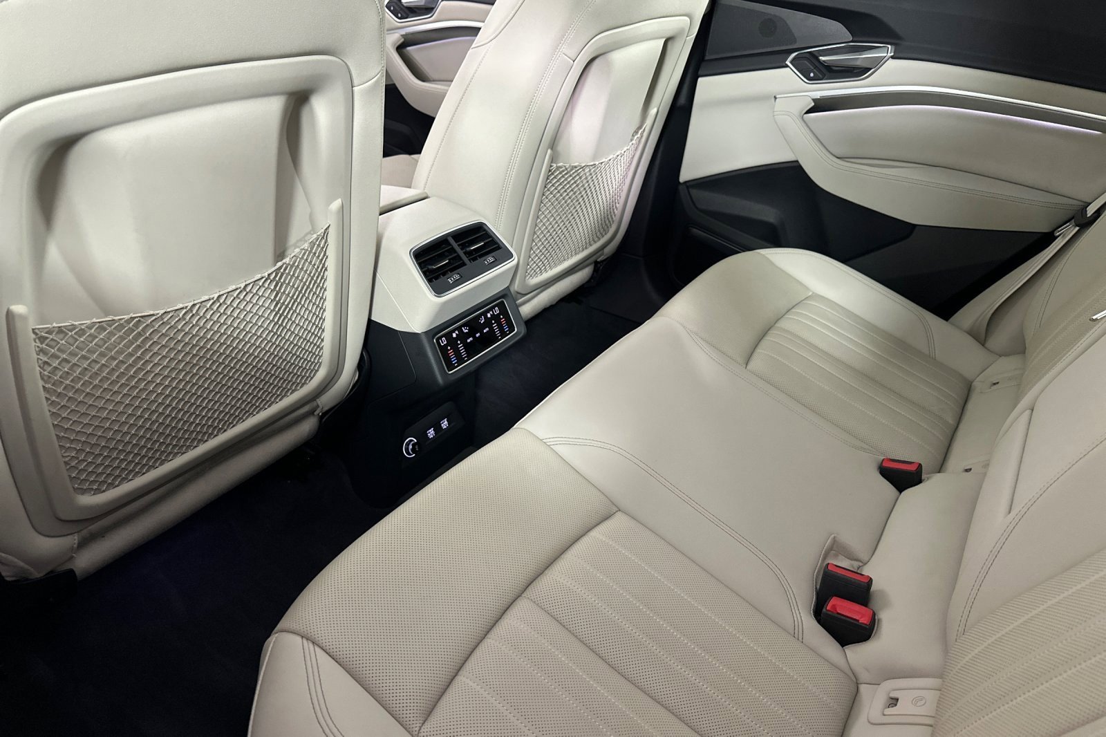 Used 2019 Audi e-tron Premium Plus image 11