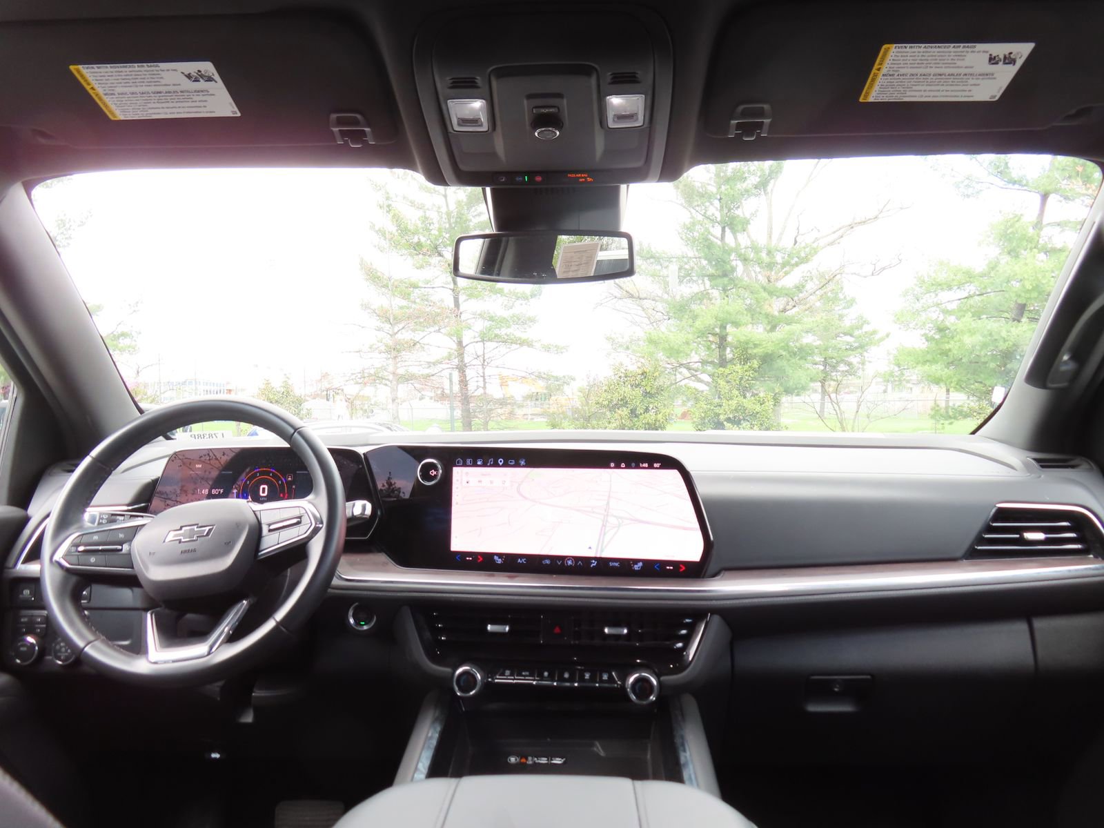 Used 2025 Chevrolet Suburban Z71 image 16