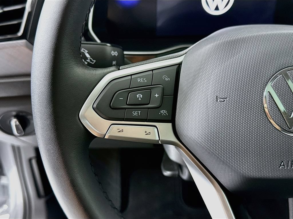 Used 2024 Volkswagen Jetta SE w/ Panoramic Sunroof Package FWD image 11