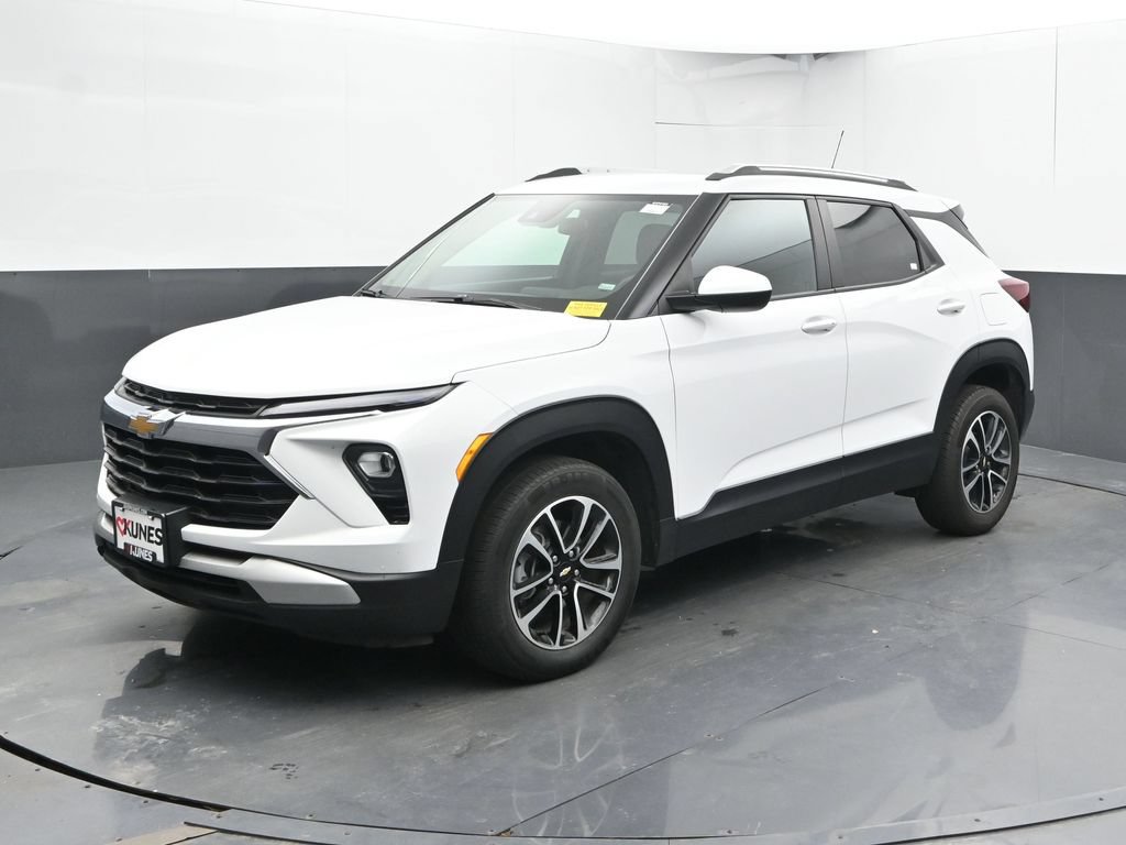 Used 2025 Chevrolet TrailBlazer LT AWD/4WD image 7