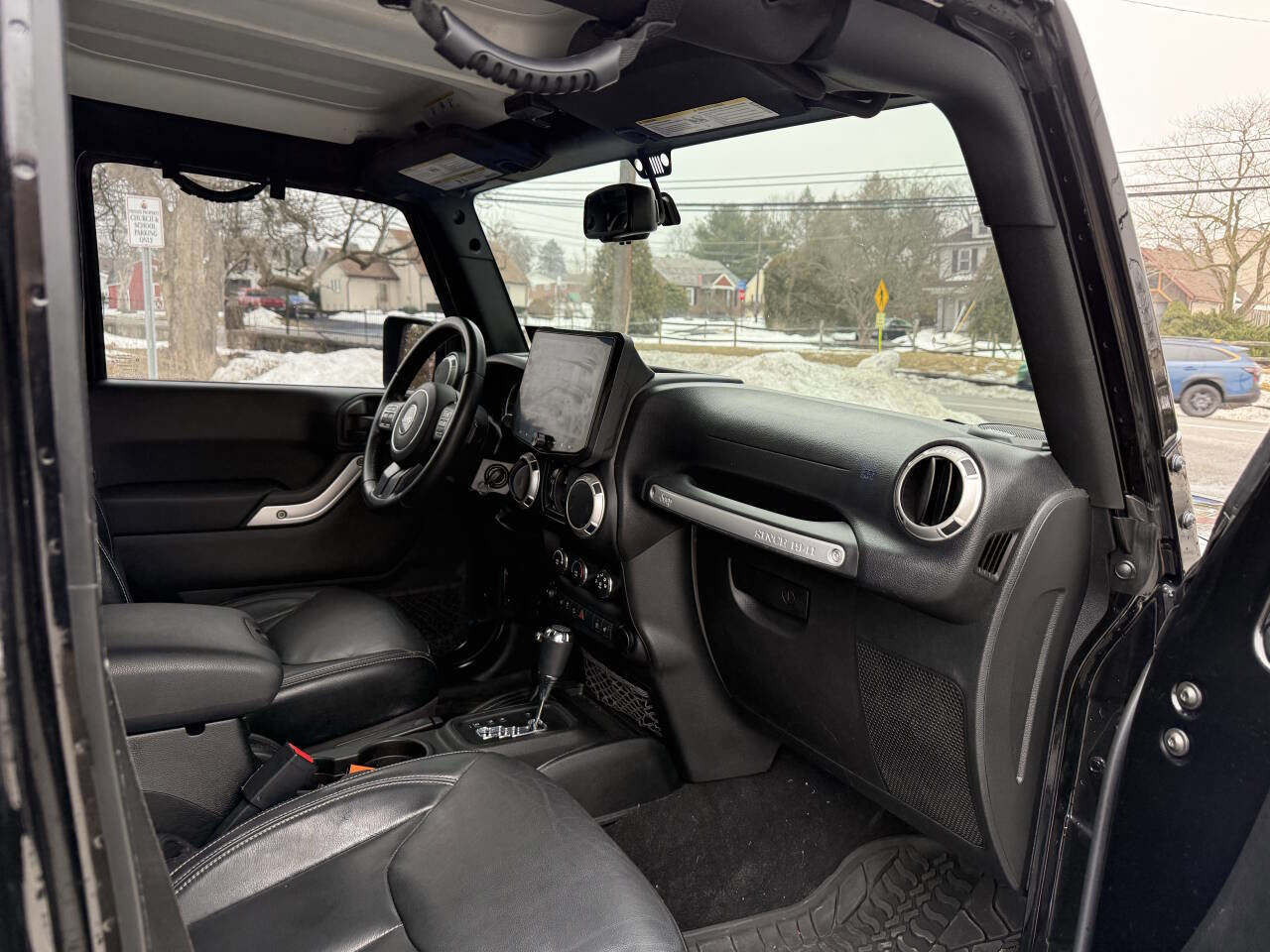 Used 2017 Jeep Wrangler Unlimited Sahara w/ Connectivity Group image 27