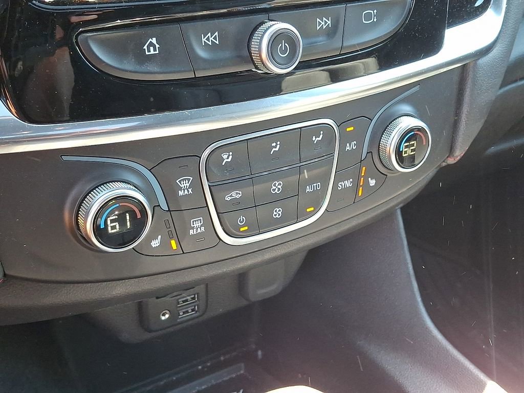 Used 2023 Chevrolet Traverse RS AWD/4WD image 17