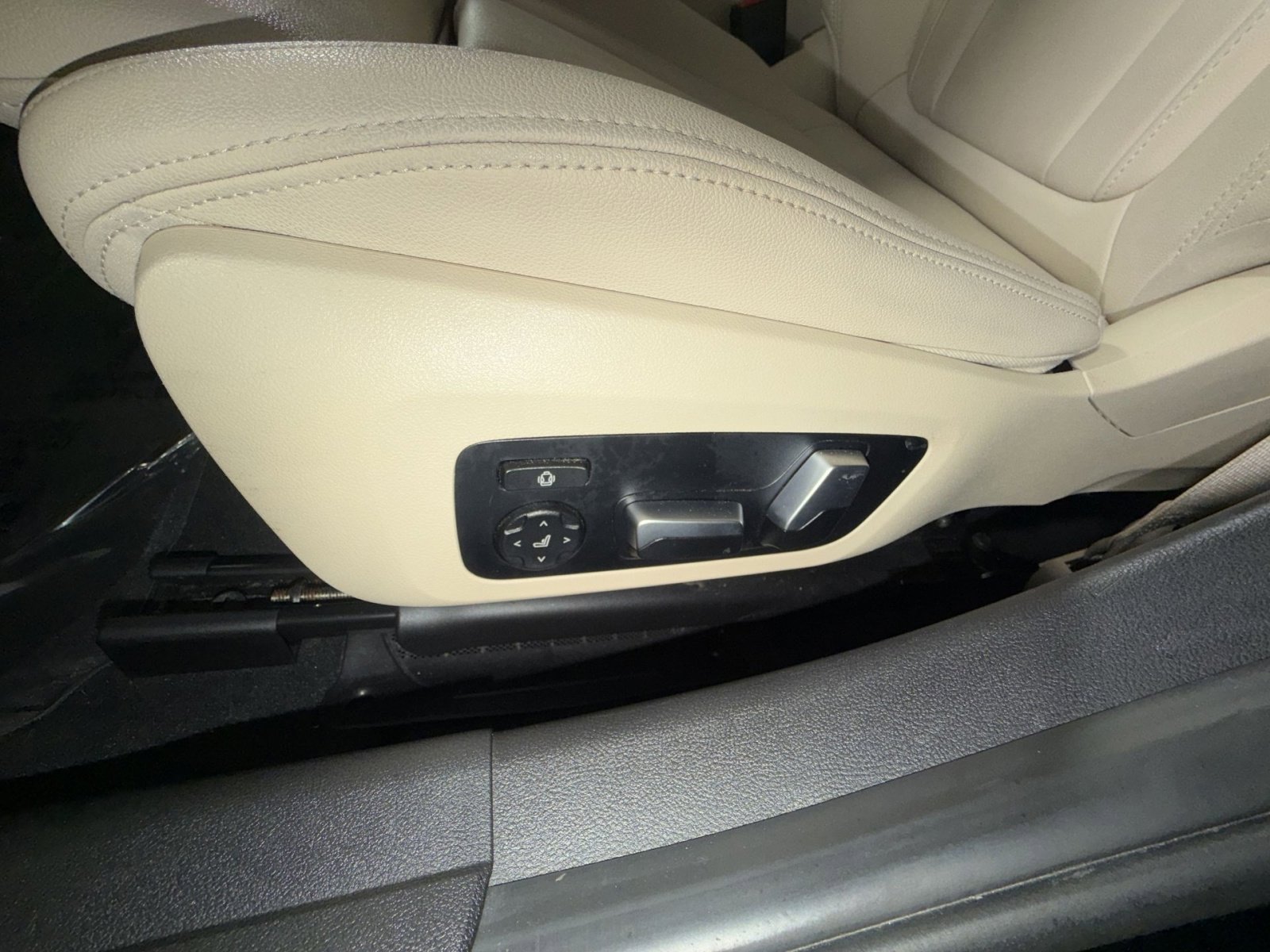 Used 2021 BMW 330e w/ Convenience Package image 14