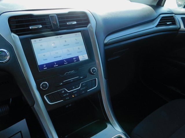 Used 2020 Ford Fusion SE image 26