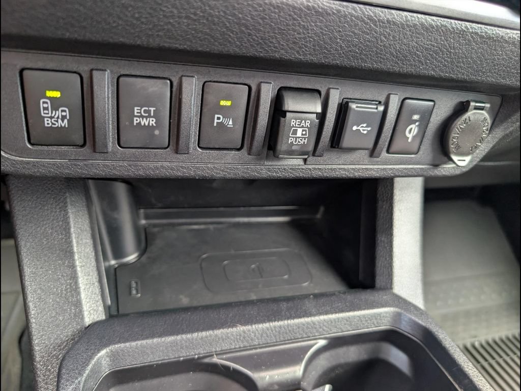 Used 2023 Toyota Tacoma TRD Off-Road w/ Technology Package AWD/4WD image 17