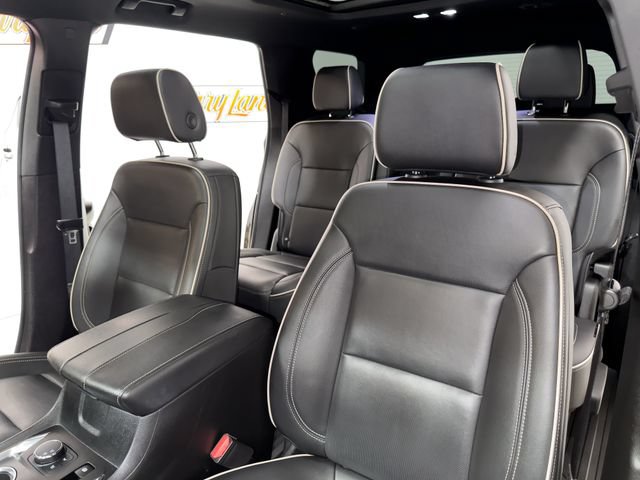 Used 2023 Chevrolet Traverse Premier FWD image 13
