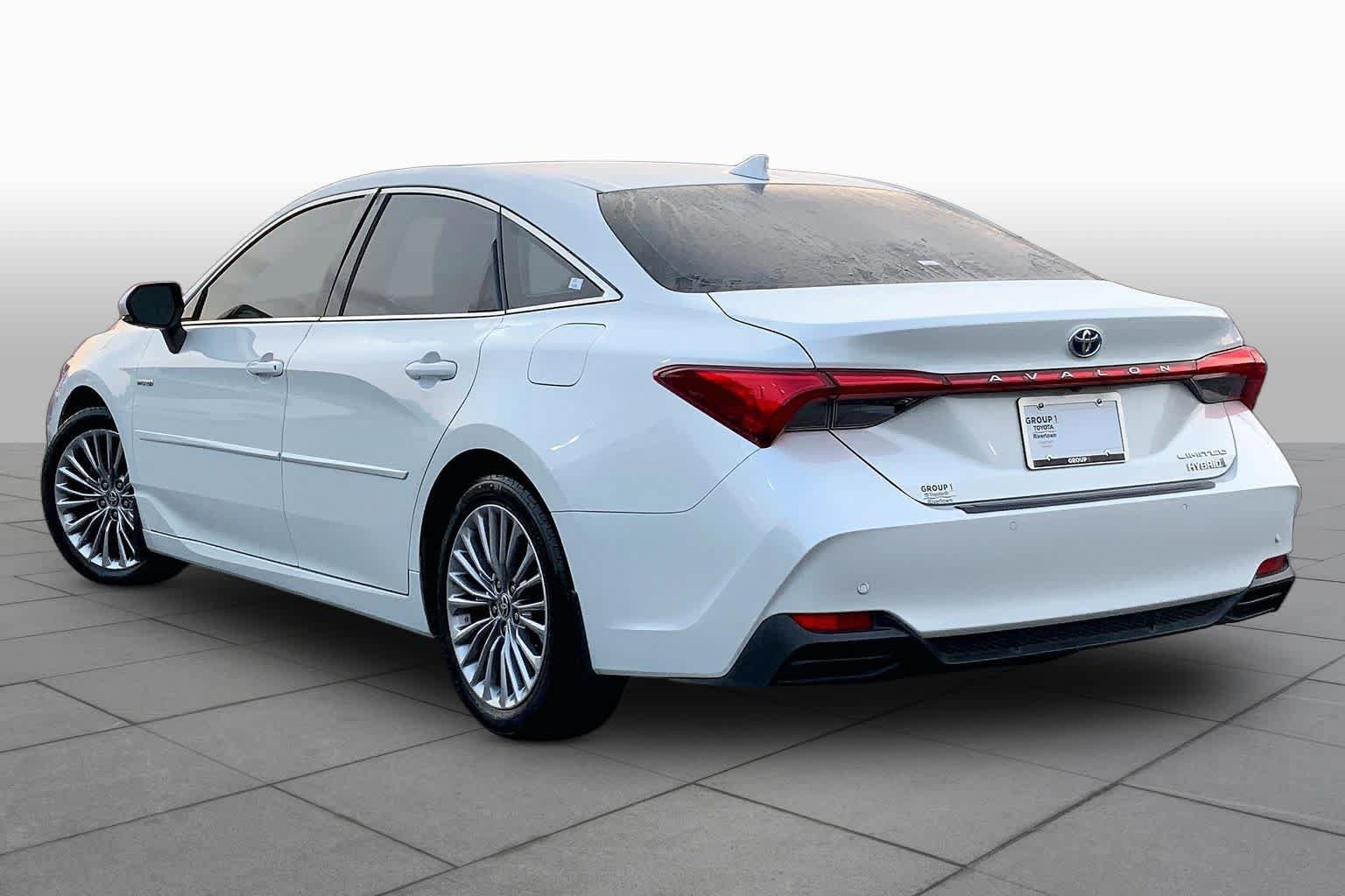 Used 2020 Toyota Avalon Limited w/ Advanced Safety Package FWD image 13