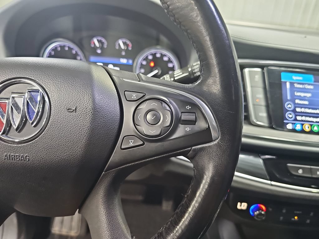 Used 2021 Buick Enclave Essence w/ Sound and Sites Package AWD/4WD image 18