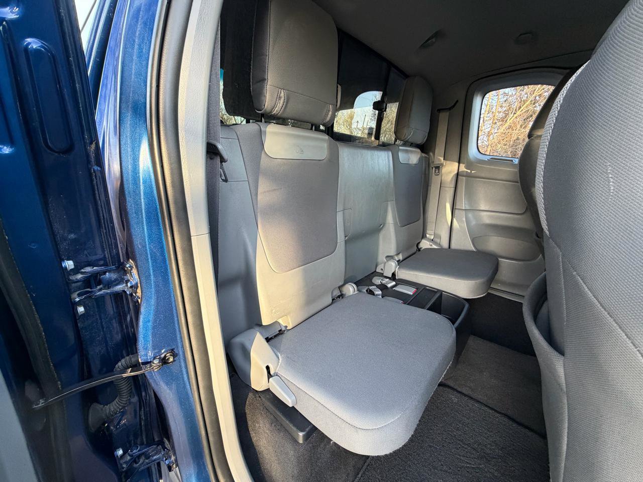 Used 2015 Toyota Tacoma 4x4 Access Cab V6 w/ TRD Sport Package image 21