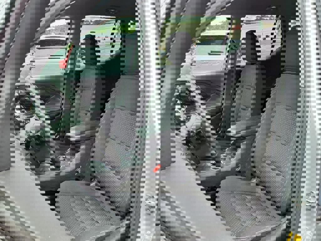 Used 2022 GMC Terrain SLE w/ Driver Convenience Package image 3