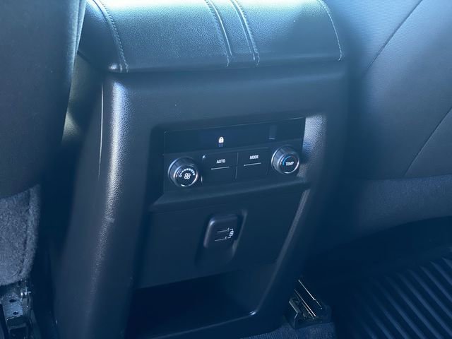 Used 2023 Chevrolet Traverse LT image 35