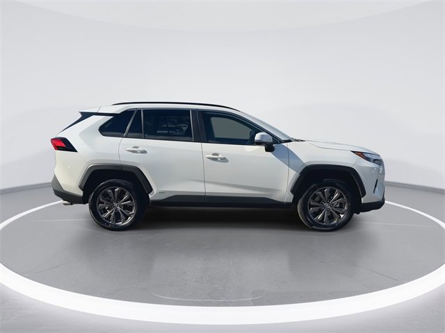 Used 2022 Toyota RAV4 XLE Premium image 9