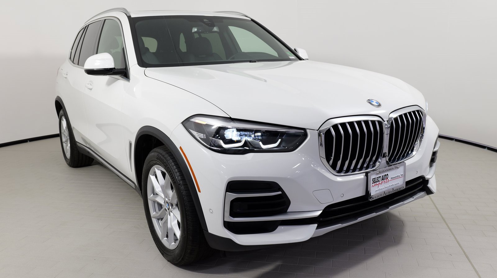 Used 2022 BMW X5 xDrive40i w/ Parking Assistance Package image 6