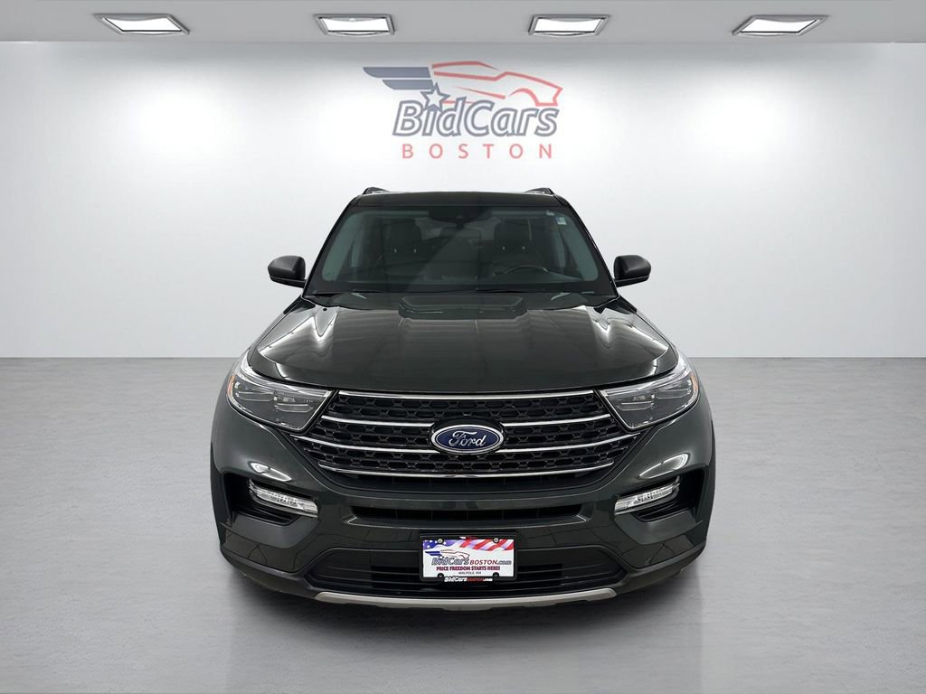 Used 2022 Ford Explorer XLT w/ Equipment Group 202A image 2