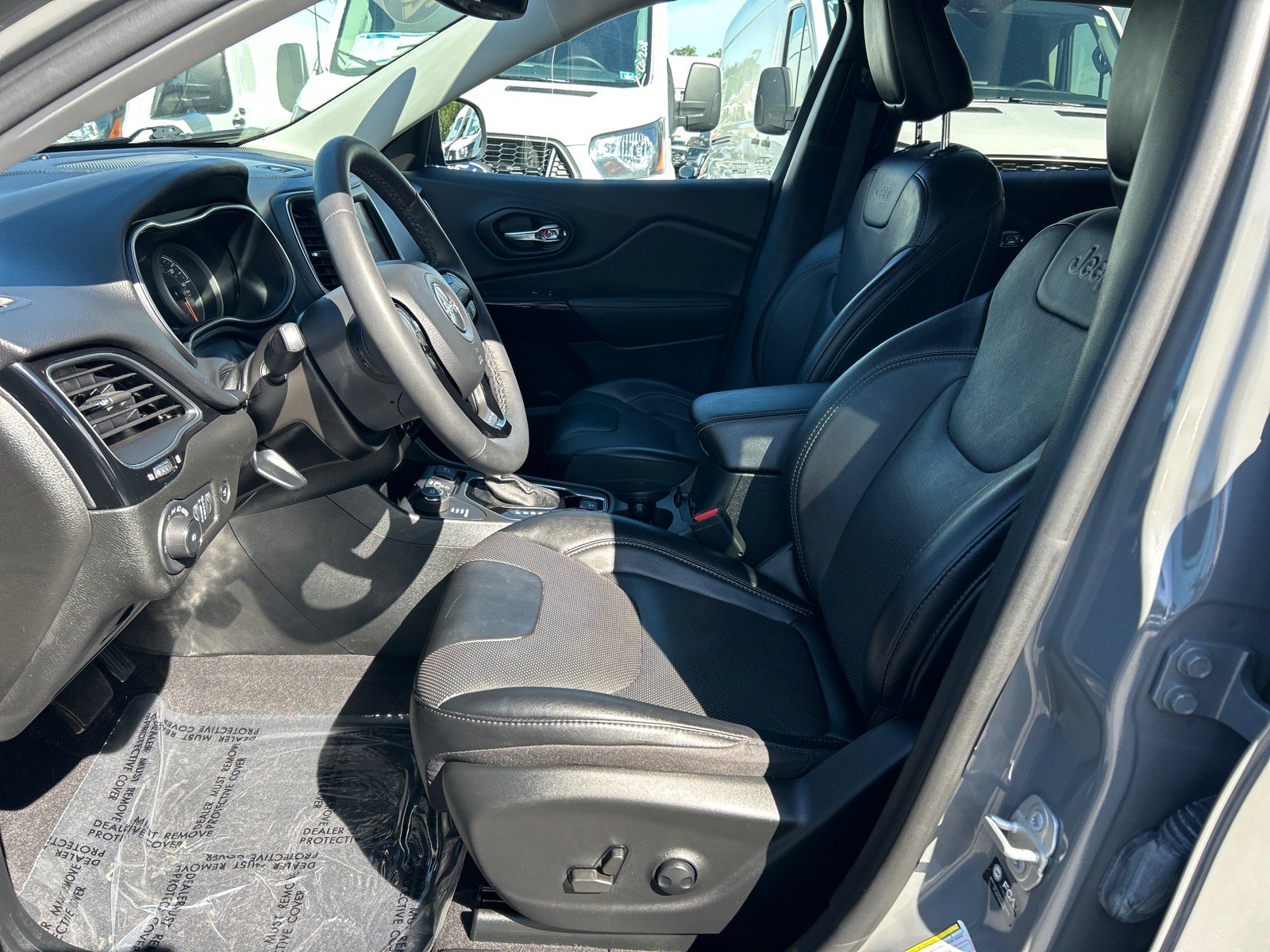 Used 2023 Jeep Cherokee Altitude Lux w/ Mopar Interior Package AWD/4WD image 8