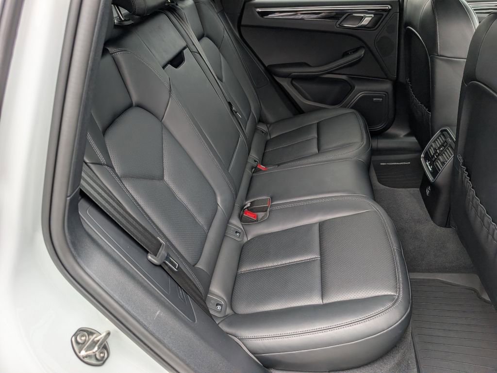 Certified 2024 Porsche Macan AWD/4WD image 7