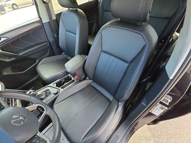 Used 2022 Volkswagen Tiguan SE image 11