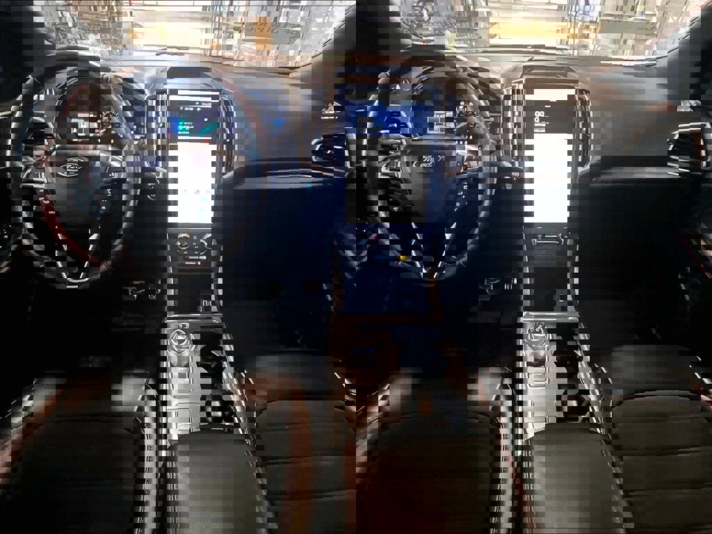 Used 2022 Ford Edge ST-Line w/ Class II Trailer Tow Package image 21