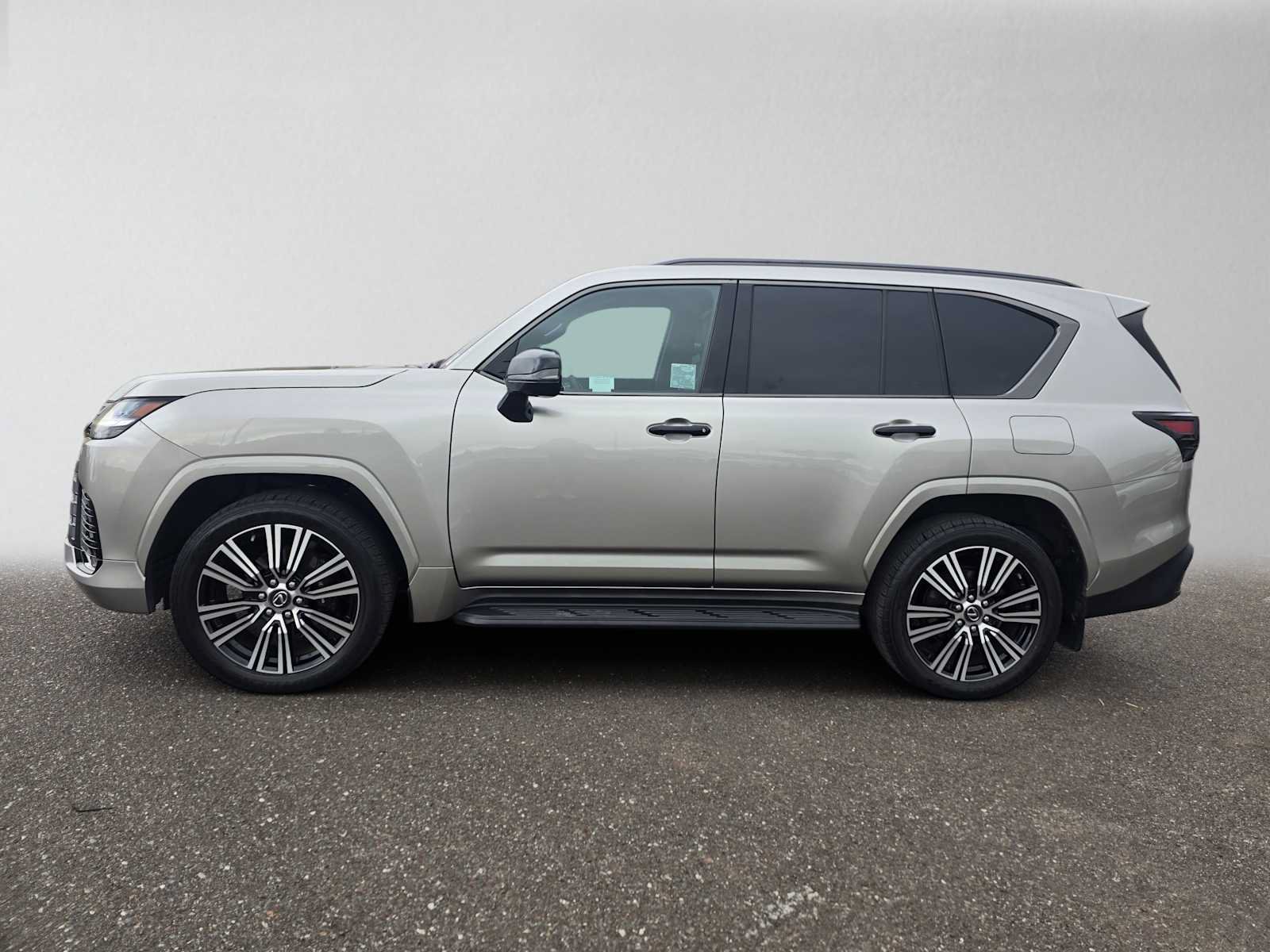 Used 2022 Lexus LX 600 4WD w/ Appearance Package image 6