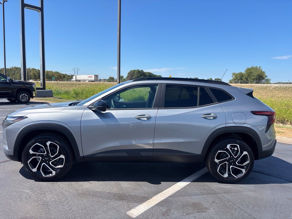 New 2026 Chevrolet Trax RS w/ Sunroof Package FWD image 3