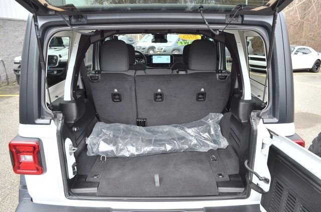 Used 2025 Jeep Wrangler Unlimited Rubicon image 34