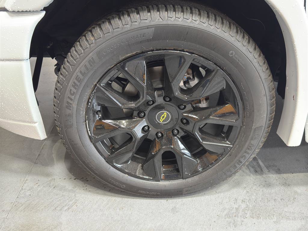 New 2025 Chevrolet Express 2500 image 9