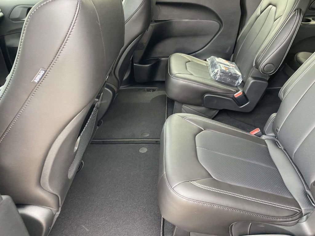 New 2026 Chrysler Pacifica Select FWD image 41