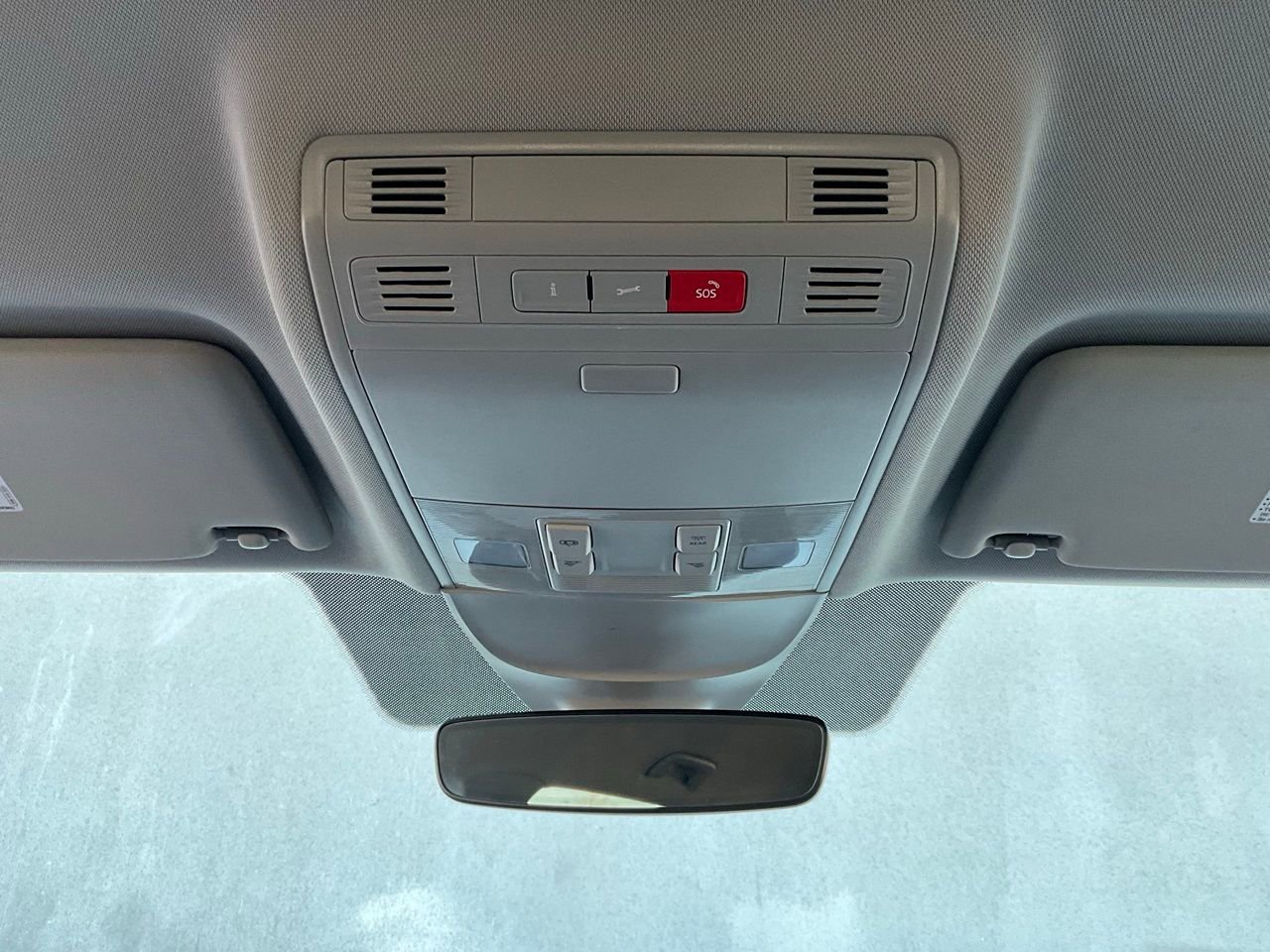 Used 2025 Volkswagen Taos SE FWD image 16