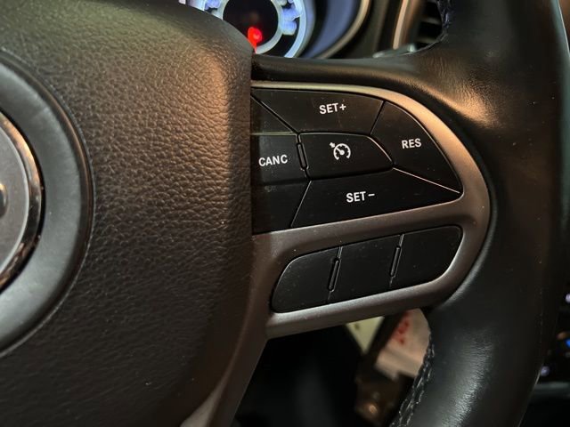 Used 2019 Jeep Cherokee Latitude w/ Cold Weather Group image 38