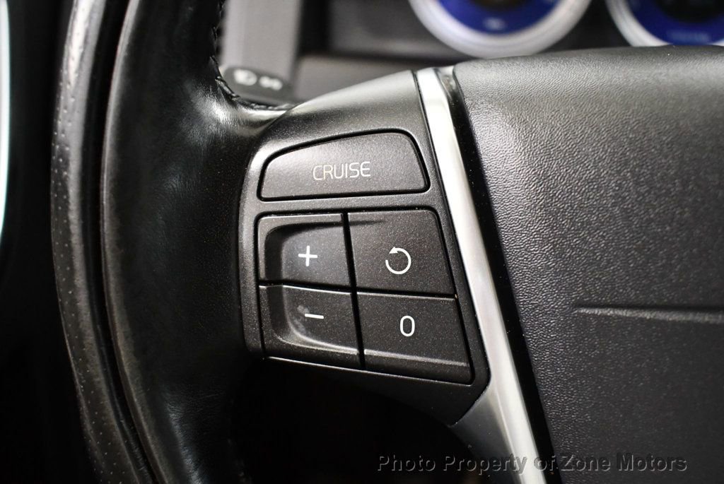 Used 2012 Volvo XC60 T6 R-Design image 34