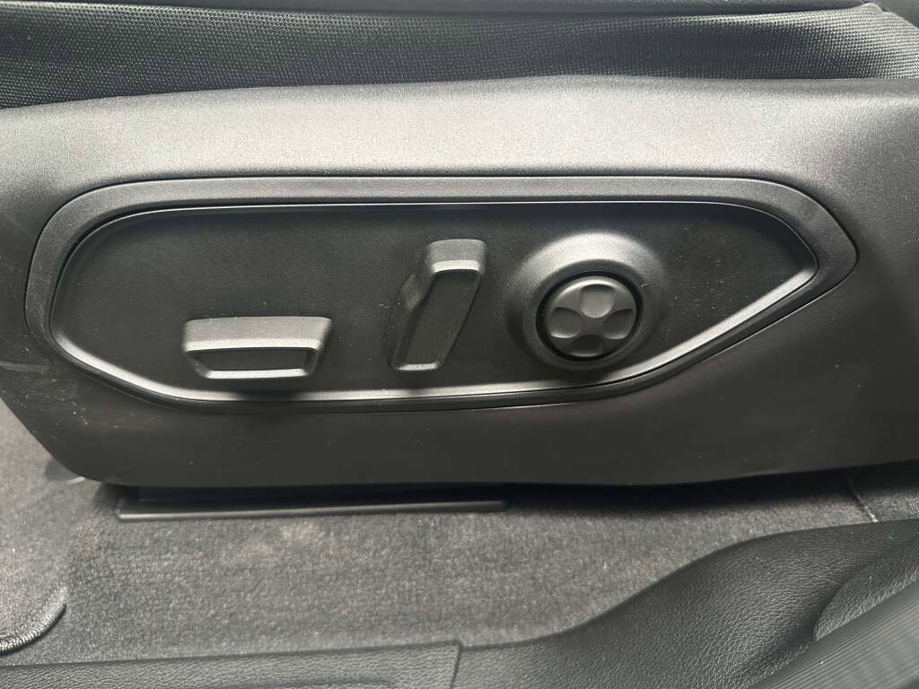 New 2025 Jeep Grand Cherokee L Limited w/ Black Appearance Package image 29