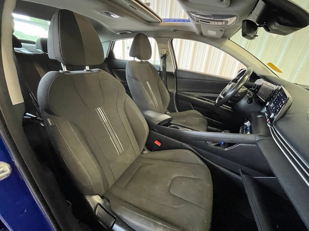 Used 2022 Hyundai Elantra SEL w/ Convenience + Premium Package FWD image 32