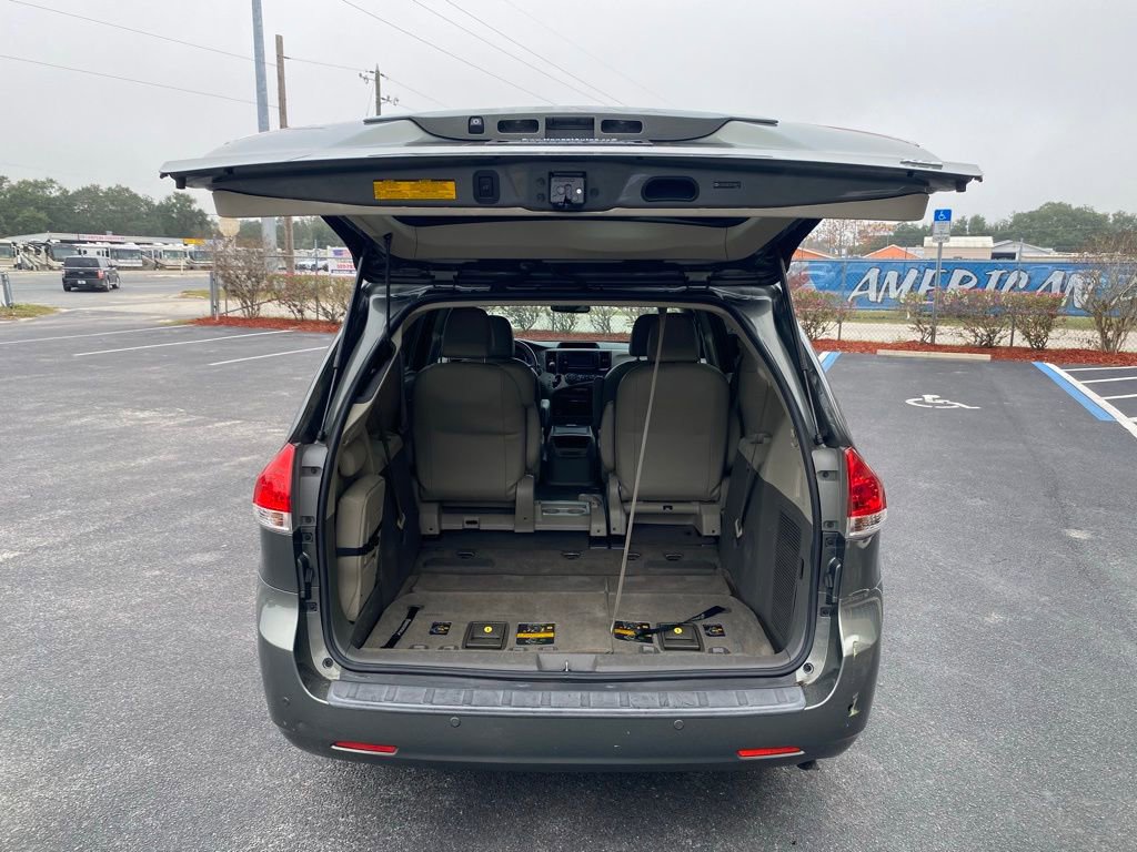 Used 2014 Toyota Sienna XLE image 8