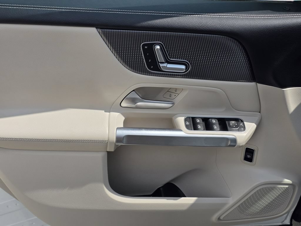 Used 2021 Mercedes-Benz GLB 250 image 16