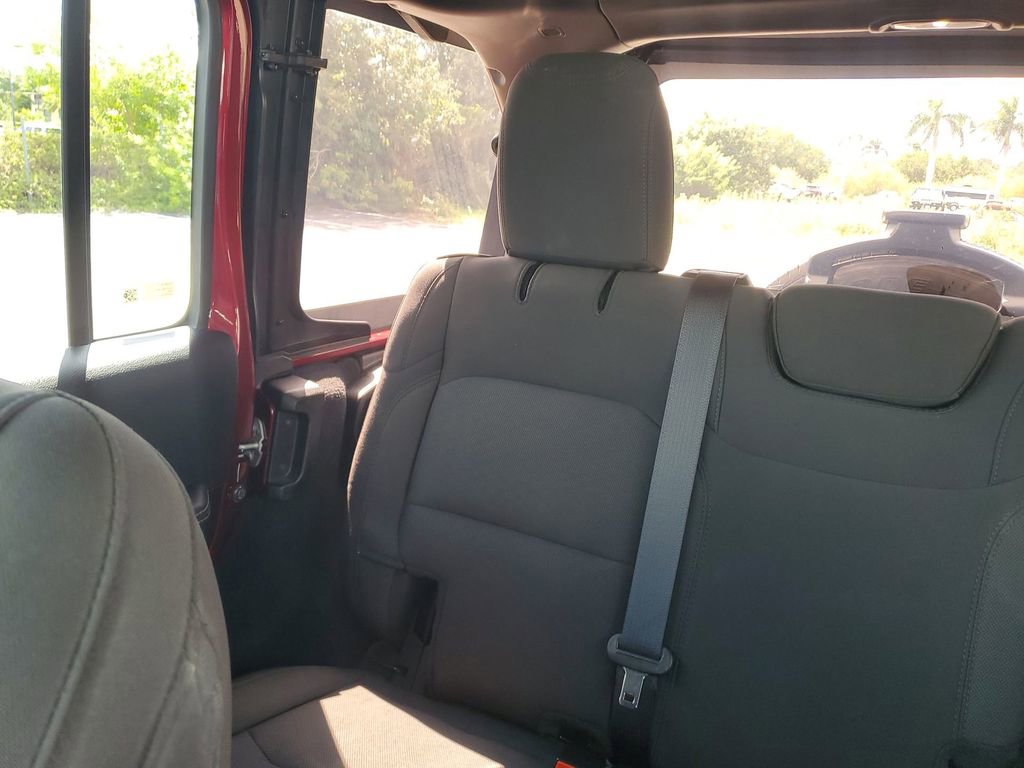 Used 2022 Jeep Wrangler Unlimited Sahara image 12