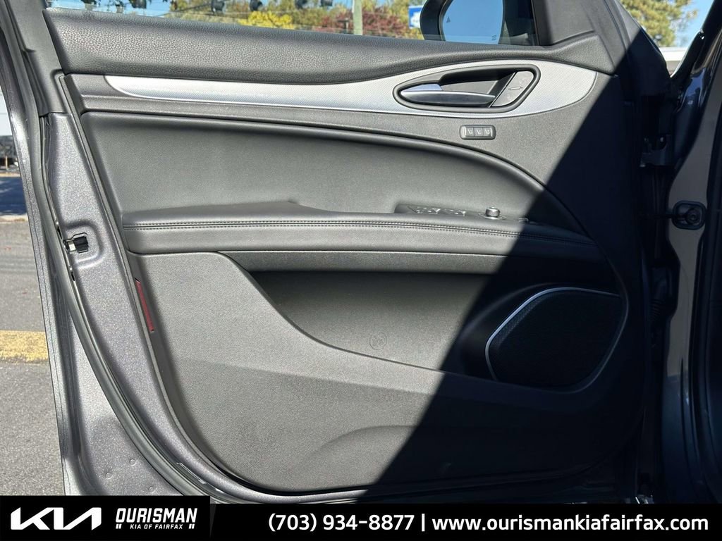 Used 2022 Alfa Romeo Stelvio Veloce image 25