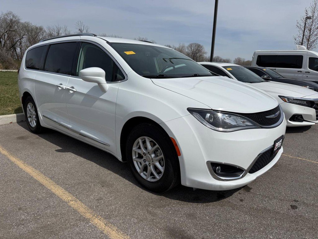 Used 2020 Chrysler Pacifica Touring-L image 7