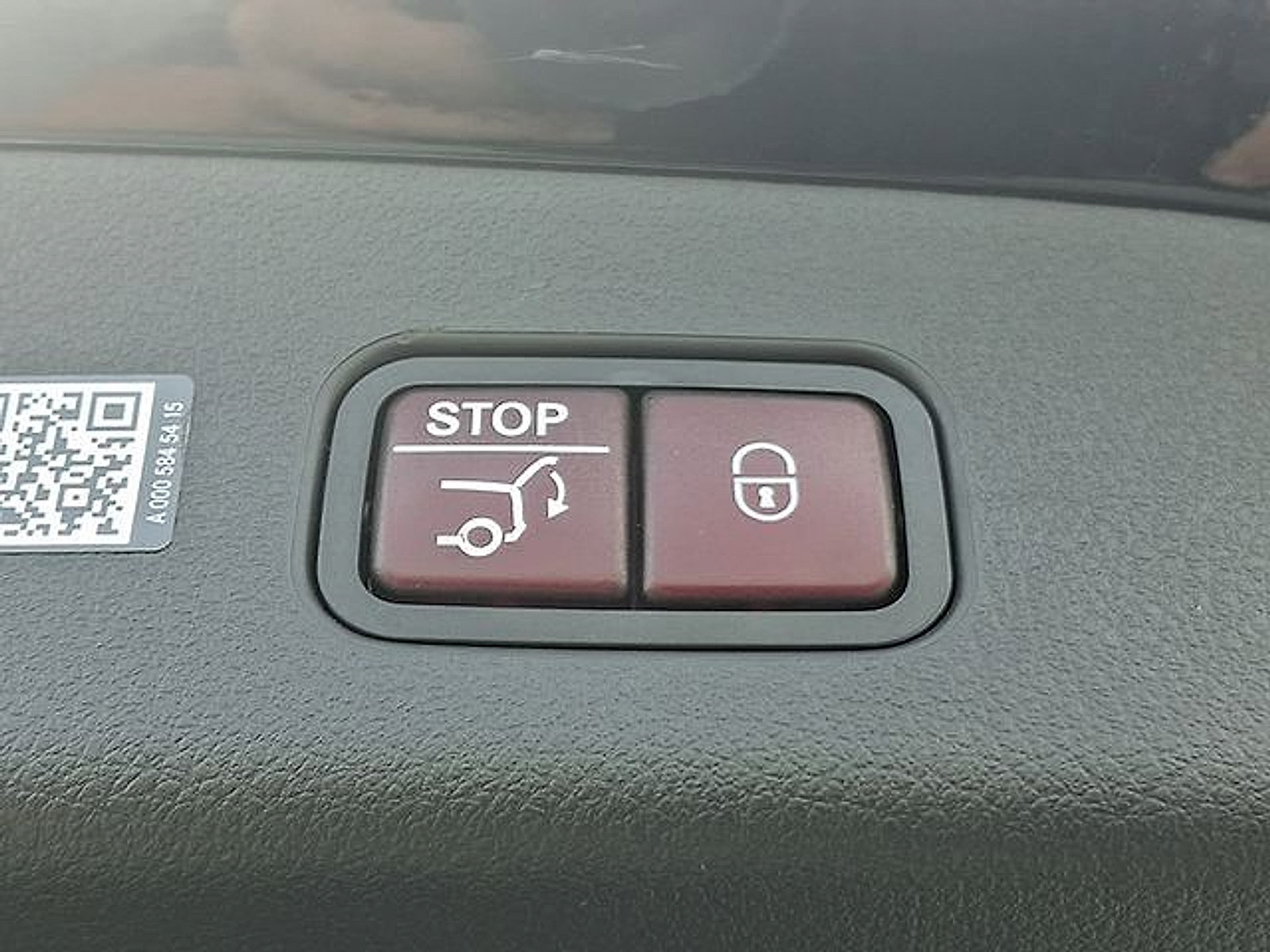 Certified 2025 Mercedes-Benz GLC 300 4MATIC image 31