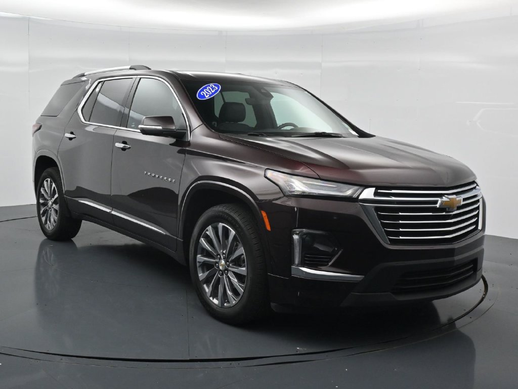 Used 2023 Chevrolet Traverse Premier FWD image 3