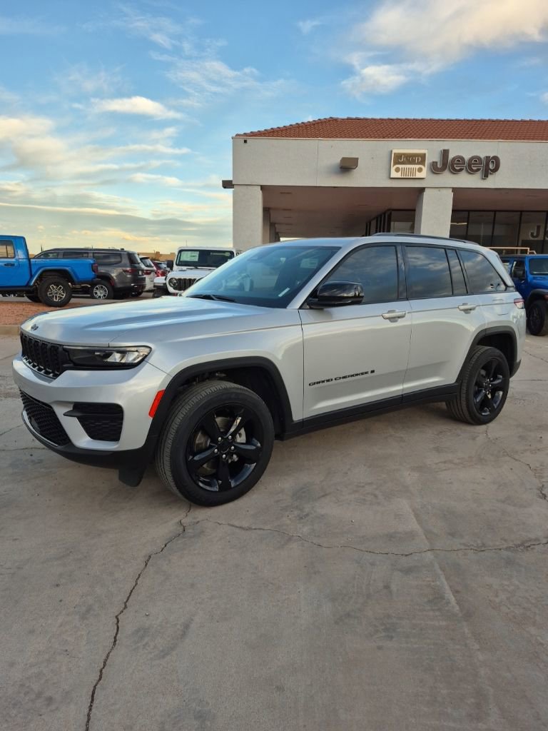 Used 2023 Jeep Grand Cherokee Altitude