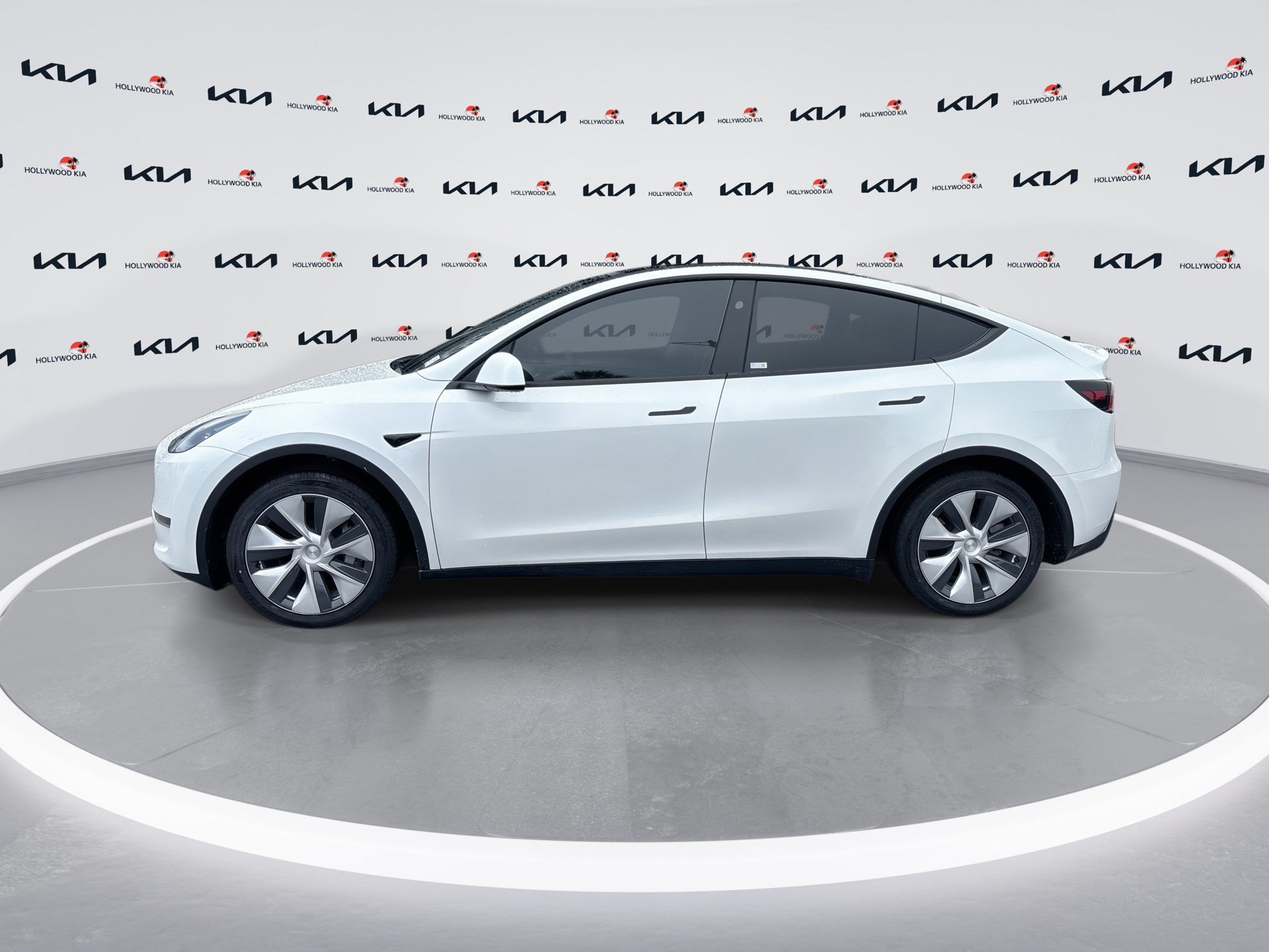 Used 2024 Tesla Model Y Long Range RWD image 5