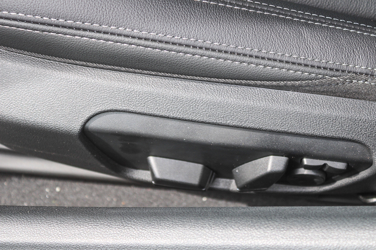 New 2026 BMW Z4 sDrive30i w/ Shadowloine Package image 19