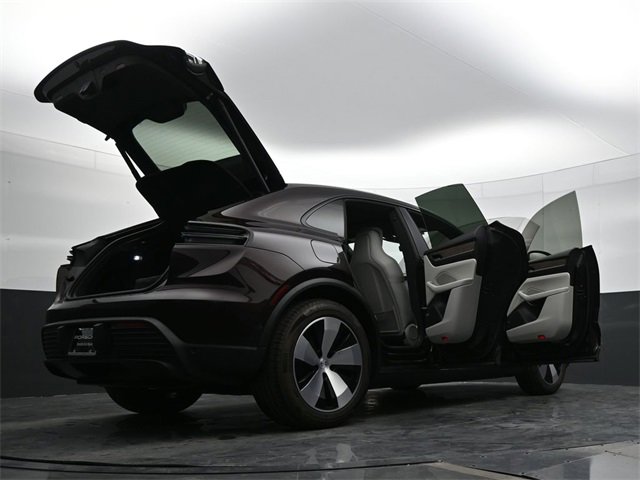 Used 2024 Porsche Macan 4 Electric image 30