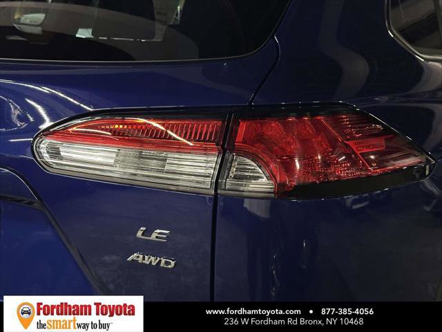 Certified 2022 Toyota Corolla Cross LE image 12