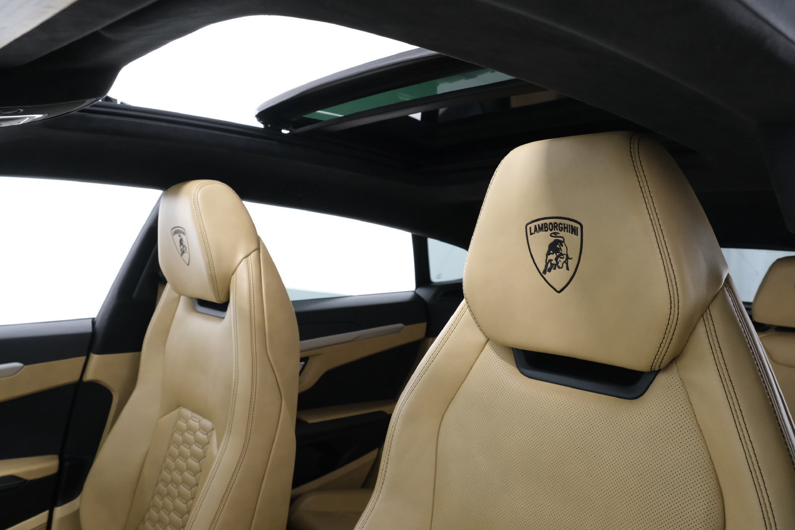 Used 2020 Lamborghini Urus AWD/4WD image 30
